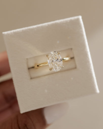 Daisy - Classic Oval Claw Solitaire Engagement Ring - Yellow Gold