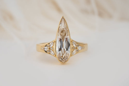 the-daylight-ring-2-04-ct-pear-cut-champagne-diamond