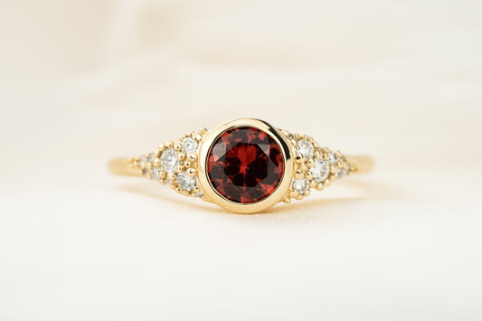 the-solaria-ring-91-ct-round-garnet