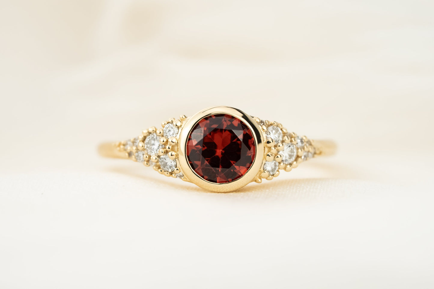 The Solaria Ring | 0.91 CT Round Red Garnet