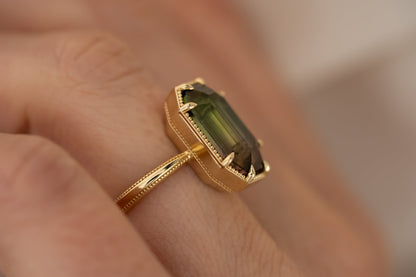 the-apate-ring-8-46-ct-emerald-cut-green-tourmaline