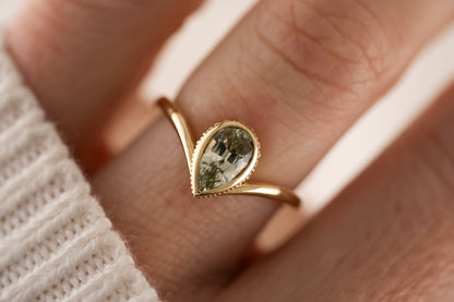 new-bezel-1370560-1-22-ct-pear-green-sapphire