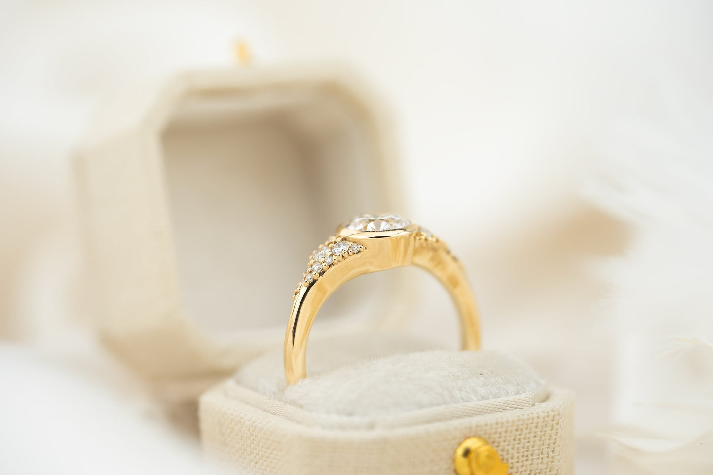 The Solaria Ring | 1 CT Round Diamond