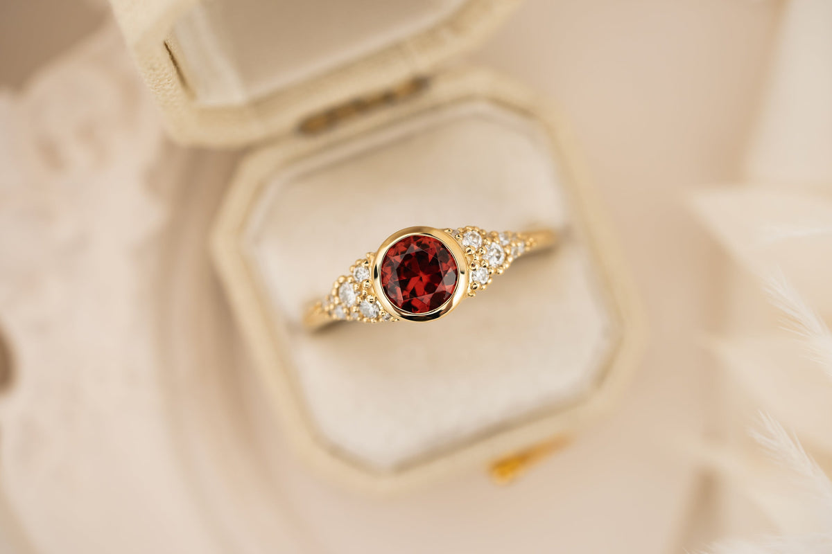 the-solaria-ring-91-ct-round-garnet