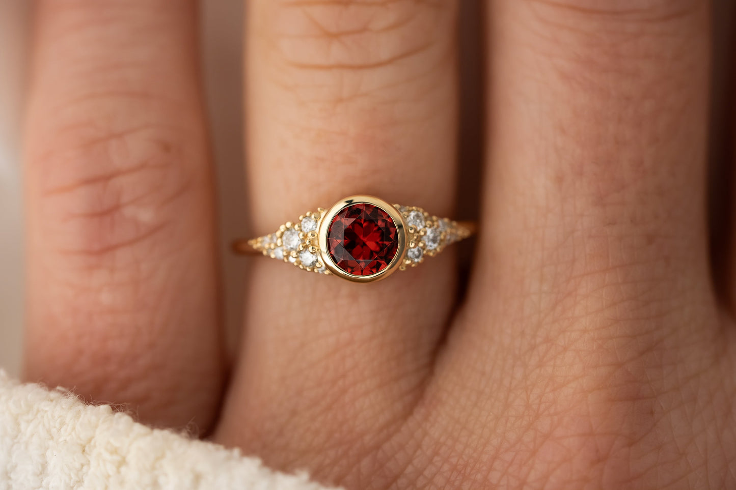 The Solaria Ring | 0.91 CT Round Red Garnet