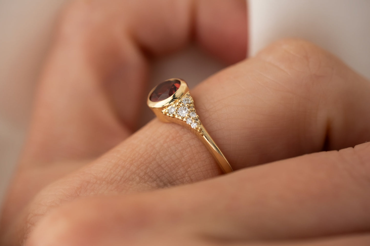 The Solaria Ring | 0.91 CT Round Red Garnet