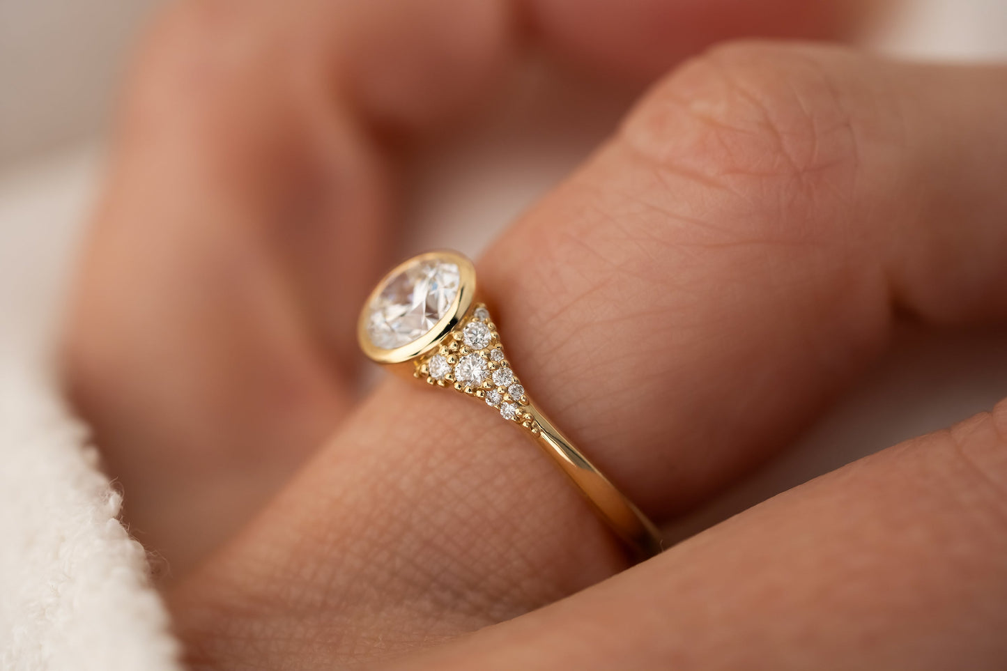 The Solaria Ring | 1 CT Round Diamond