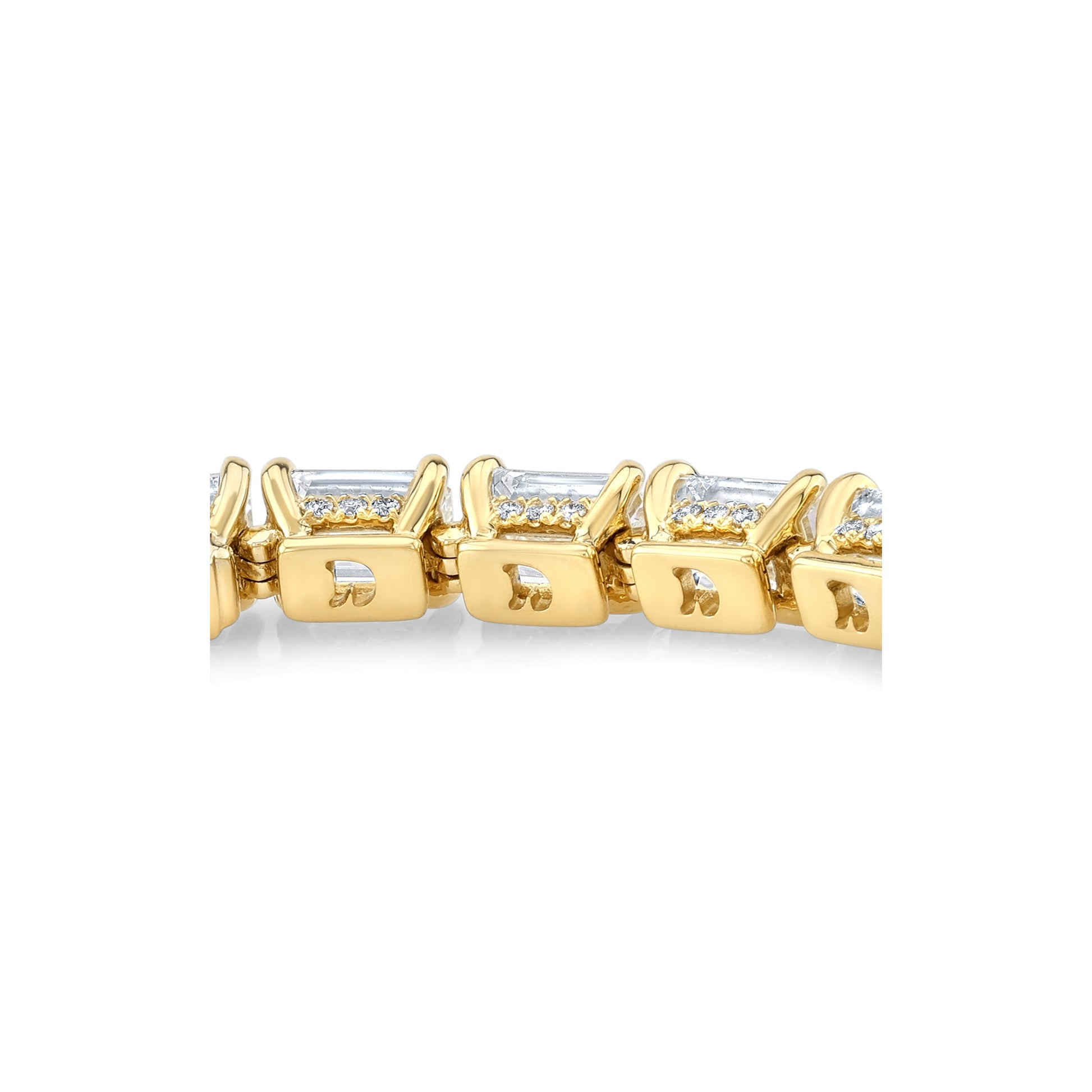 Lara Jewels High Jewellry High Jewelry | Emerald Cut Tennis Bracelet - 18k Yellow Gold - Lifestyle View