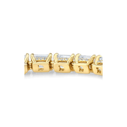 Lara Jewels High Jewellry High Jewelry | Emerald Cut Tennis Bracelet - 18k Yellow Gold - Lifestyle View
