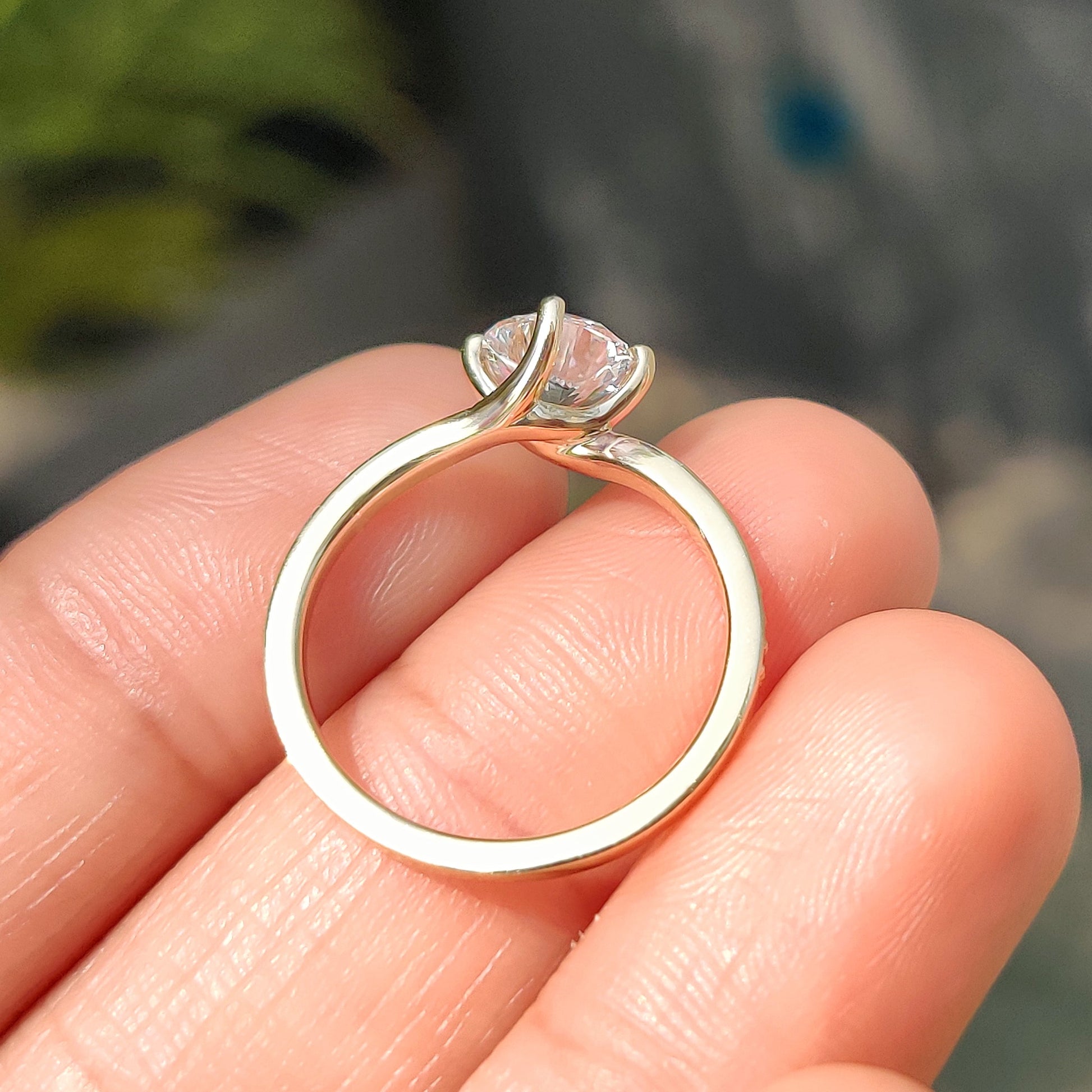 Round Diamond Bypass Ring Setting In Pave Style