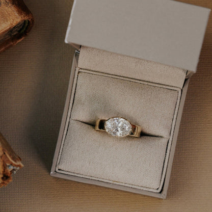 The Bowen Oval Ring