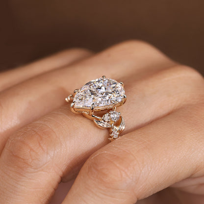 IGI certified 5 - 8 Carat Nature inspired Pear Shaped Diamond Ring