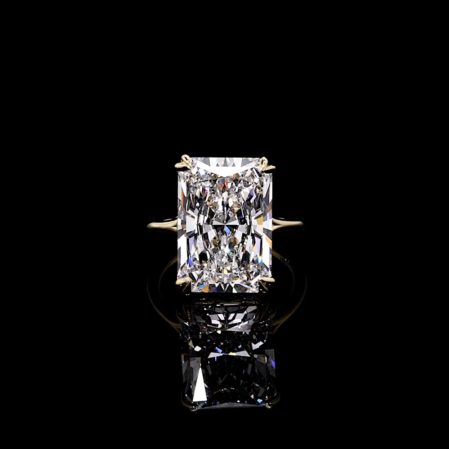Lara Jewels High Jewellry High Jewelry | Jane Radiant Solitaire Lab Diamond Engagement Ring - Radiant - 18k Yellow Gold - Front View