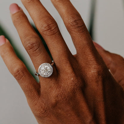 The Avenida Round Ring