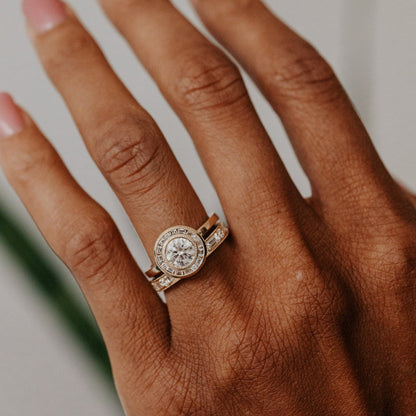 The Avenida Round Ring