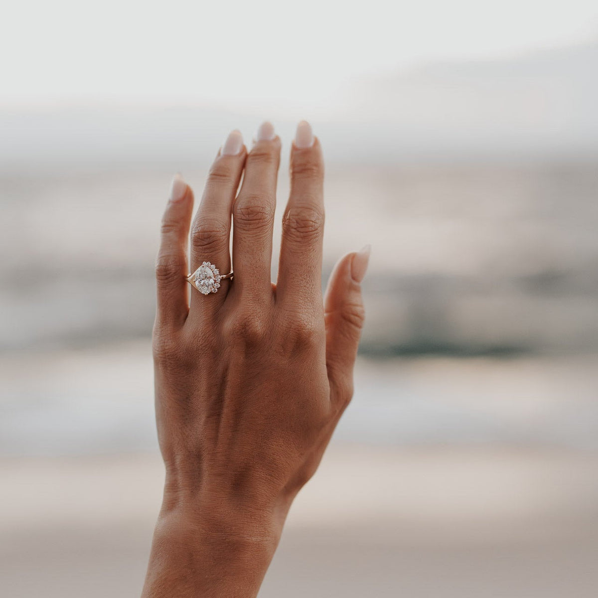 The Horizon Oval Ring