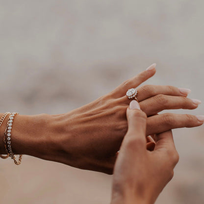 The Horizon Oval Ring