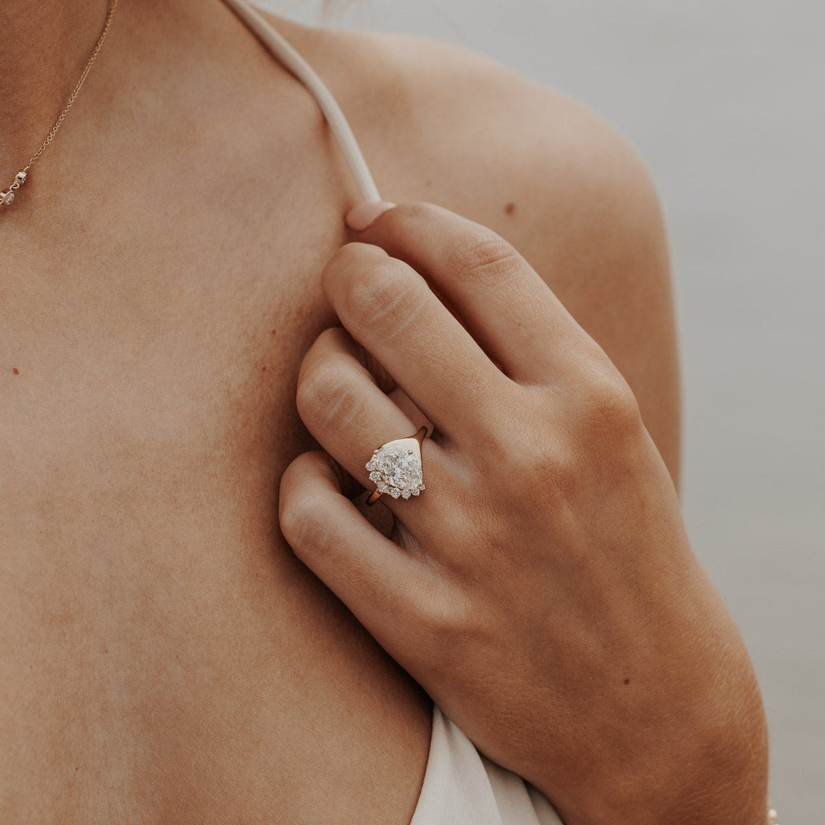 The Horizon Oval Ring