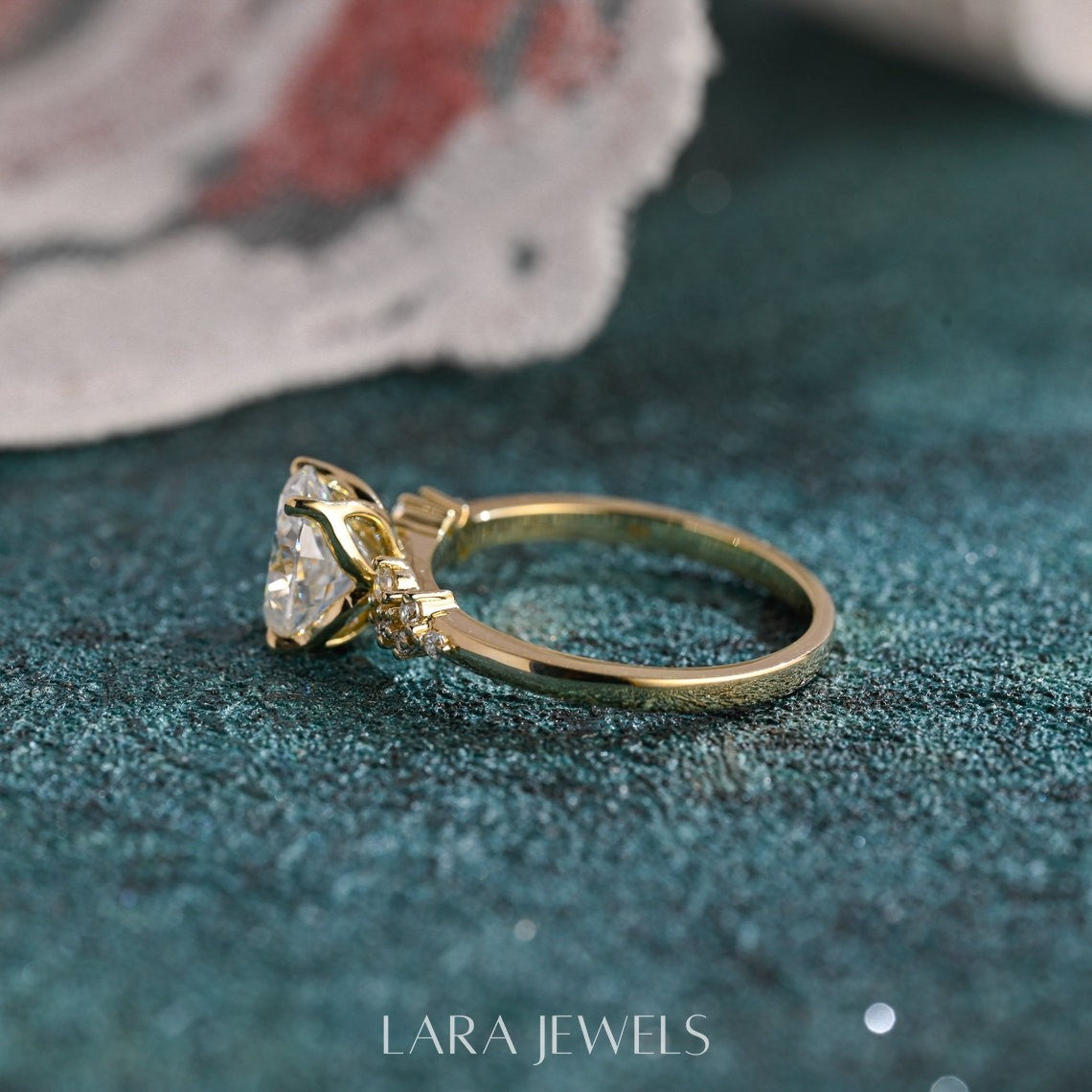 1.0-3.0 CT Oval Cut Lab Grown Diamond Cluster Engagement Ring