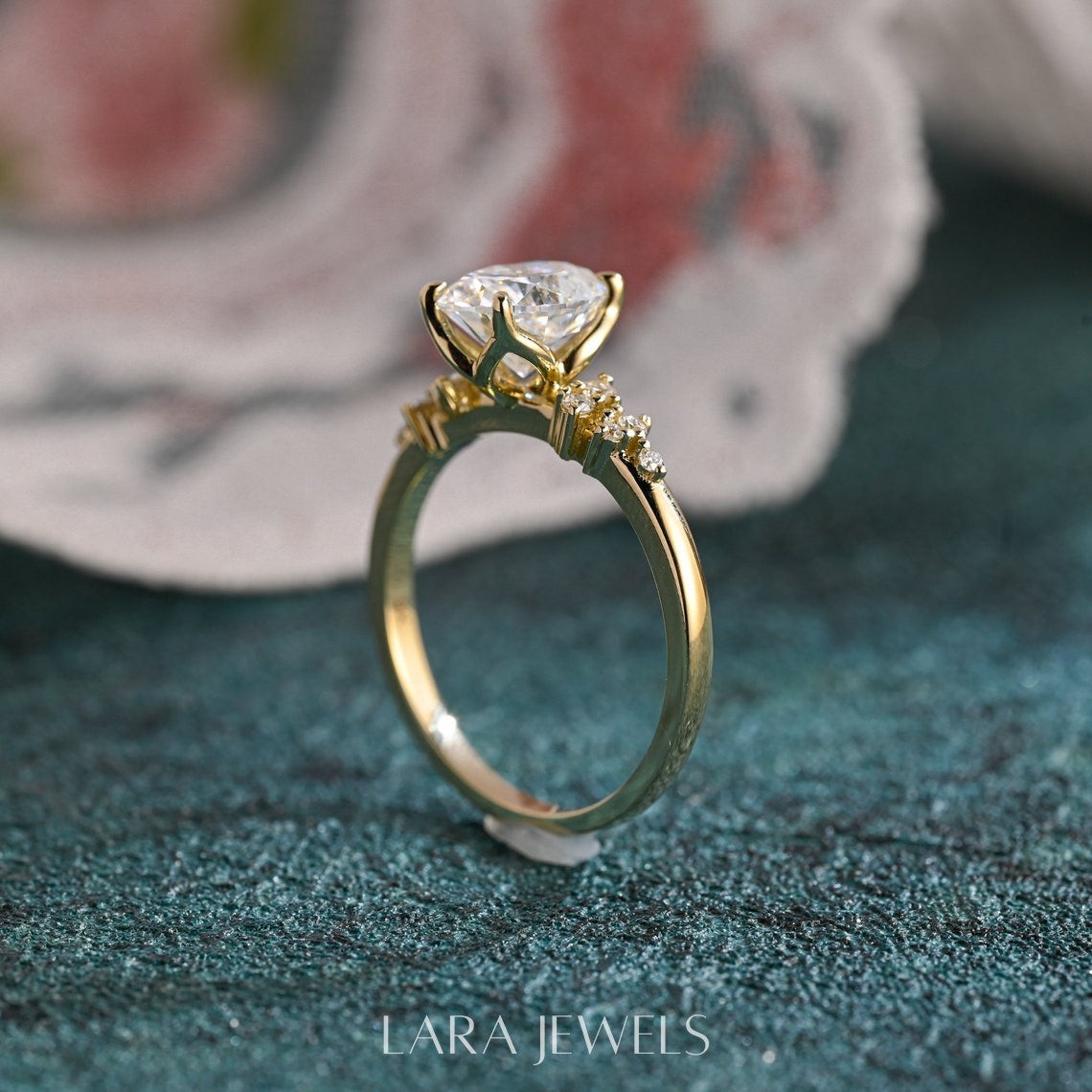 1.0-3.0 CT Oval Cut Lab Grown Diamond Cluster Engagement Ring