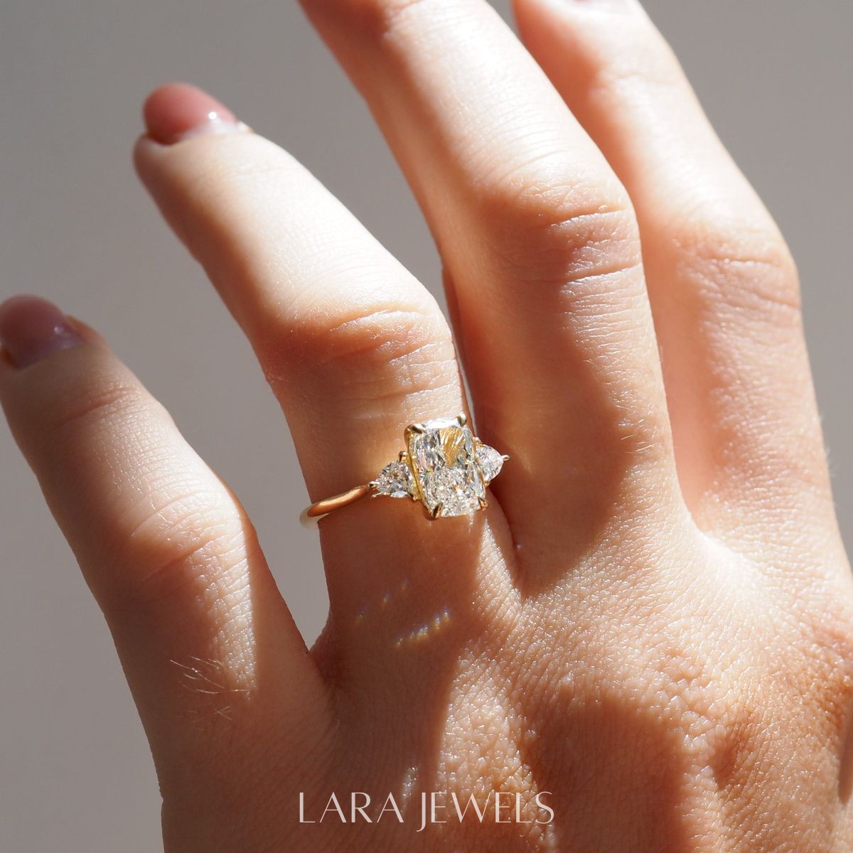 1.0-4.0 CT Elongated Cushion Lab Grown Diamond Three Stones Engagement Ring