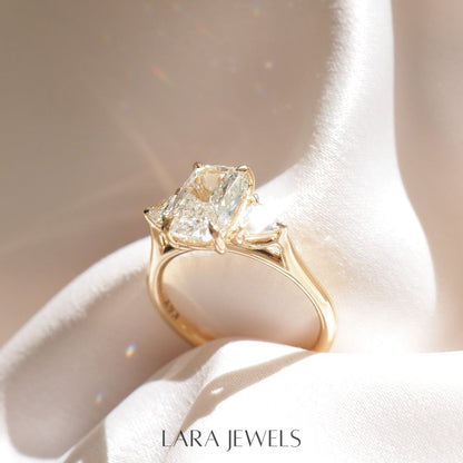 1.0-4.0 CT Elongated Cushion Lab Grown Diamond Three Stones Engagement Ring