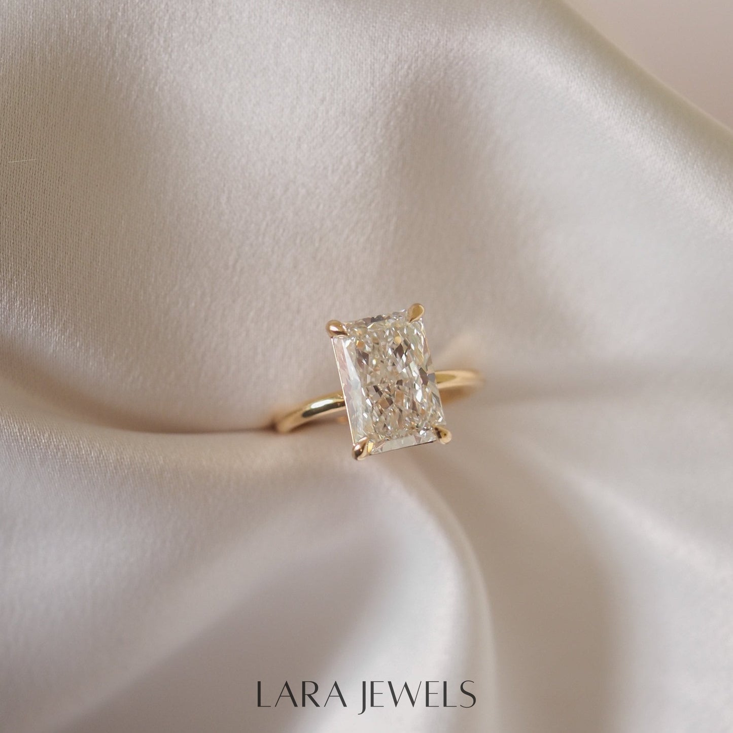 2.0 - 4.0 Carats Radiant shaped Lab Grown Diamond Solitaire Style Engagement Ring