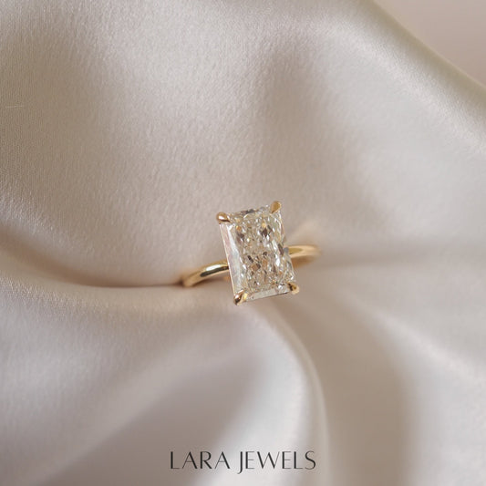 2.0 - 4.0 Carats Radiant shaped Lab Grown Diamond Solitaire Style Engagement Ring