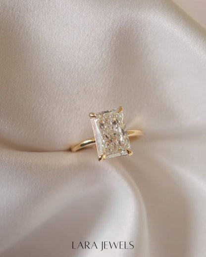 2.0 - 4.0 Carats Radiant shaped Lab Grown Diamond Solitaire Style Engagement Ring