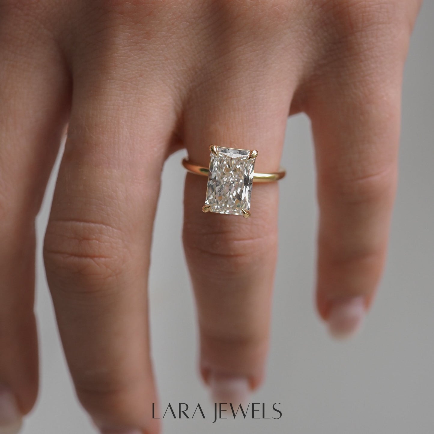 2.0 - 4.0 Carats Radiant shaped Lab Grown Diamond Solitaire Style Engagement Ring