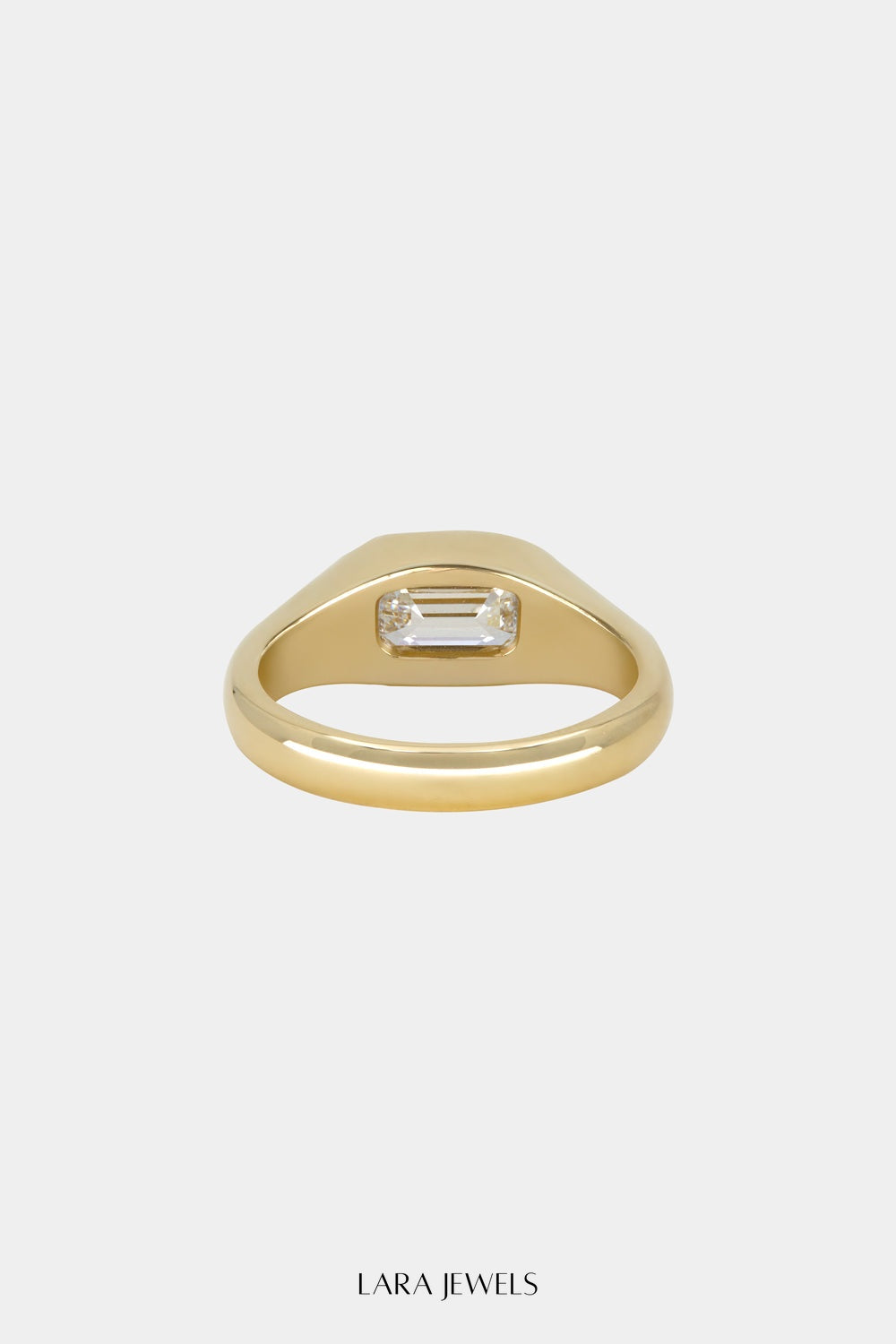 Insignia Emerald Diamond Ring 18K Yellow Gold - Detail view