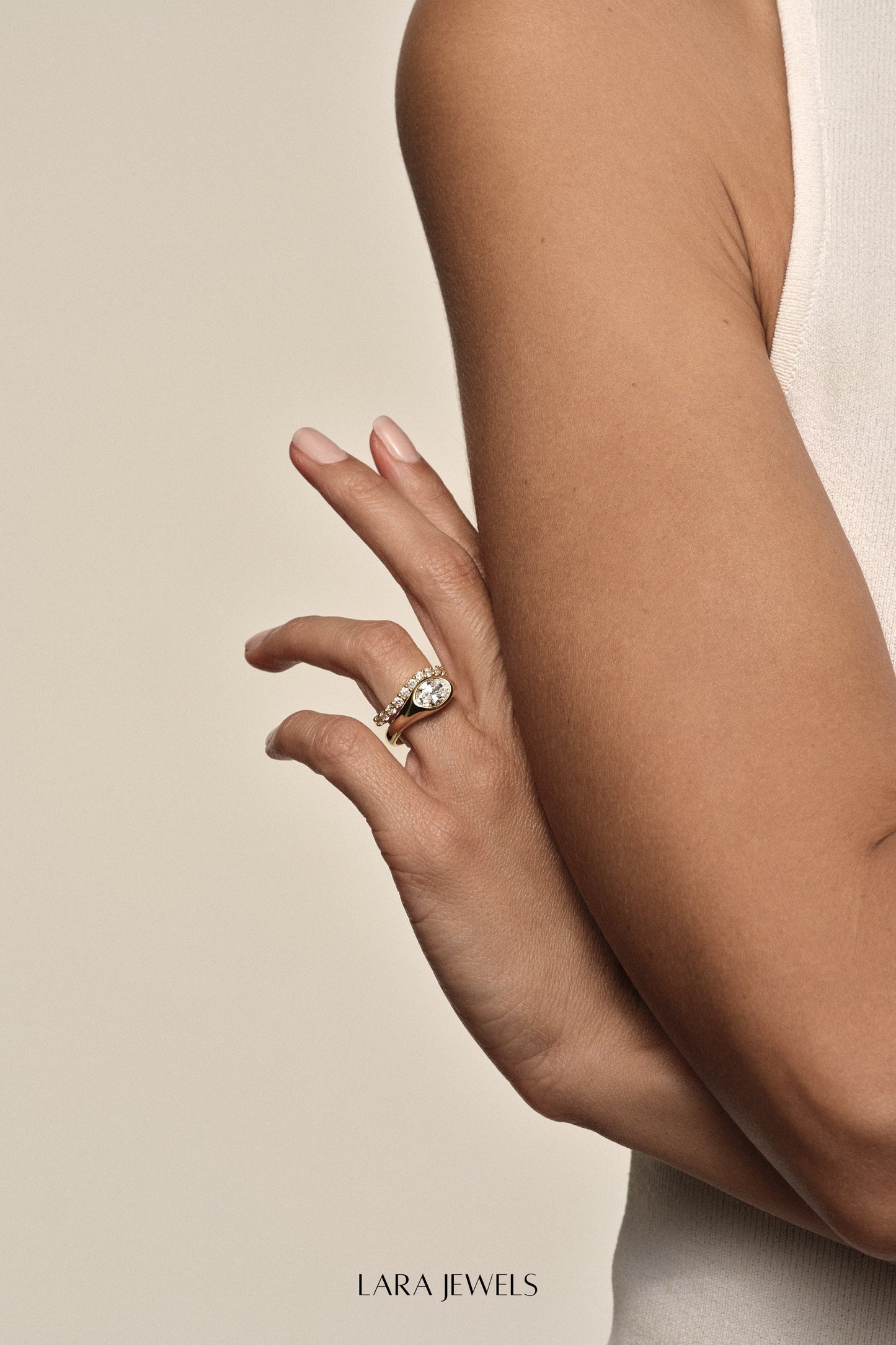 Insignia Oval Diamond Ring 18K Yellow Gold - Lifestyle