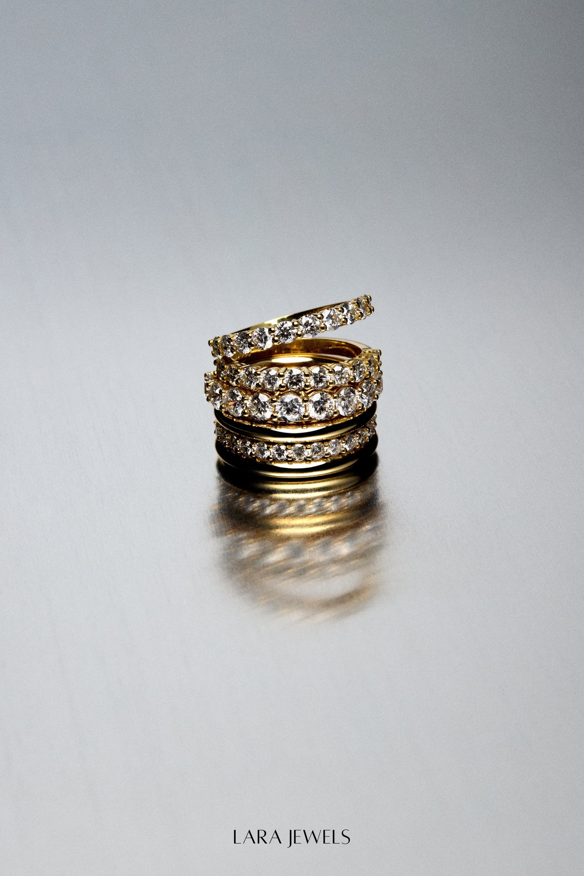 Double Band Georgie Ring 18K Yellow Gold - On model