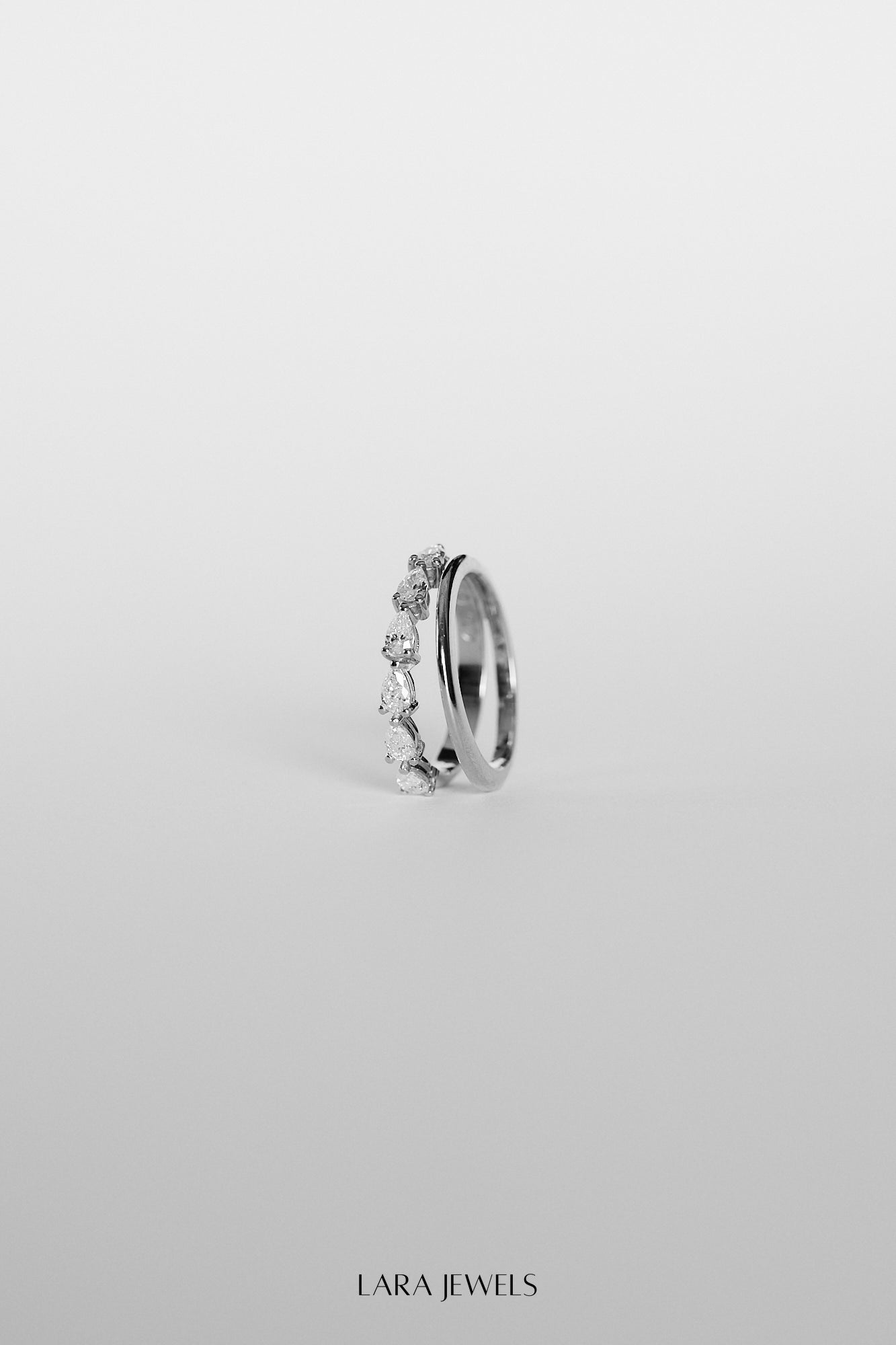 Double Band Pear Diamond Ring 18K White Gold - Detail view