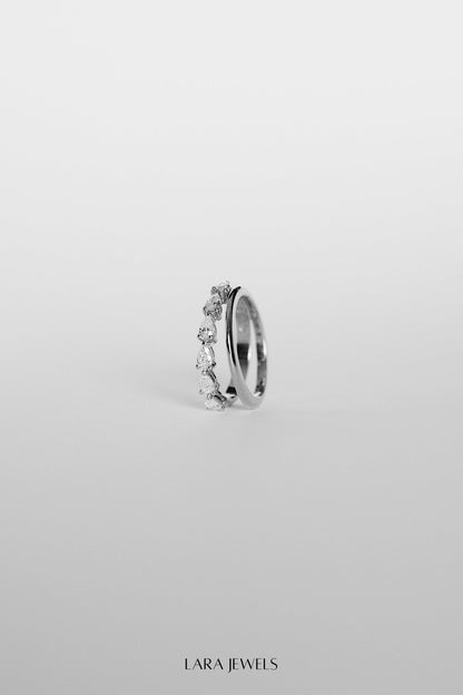 Double Band Pear Diamond Ring 18K White Gold - Detail view