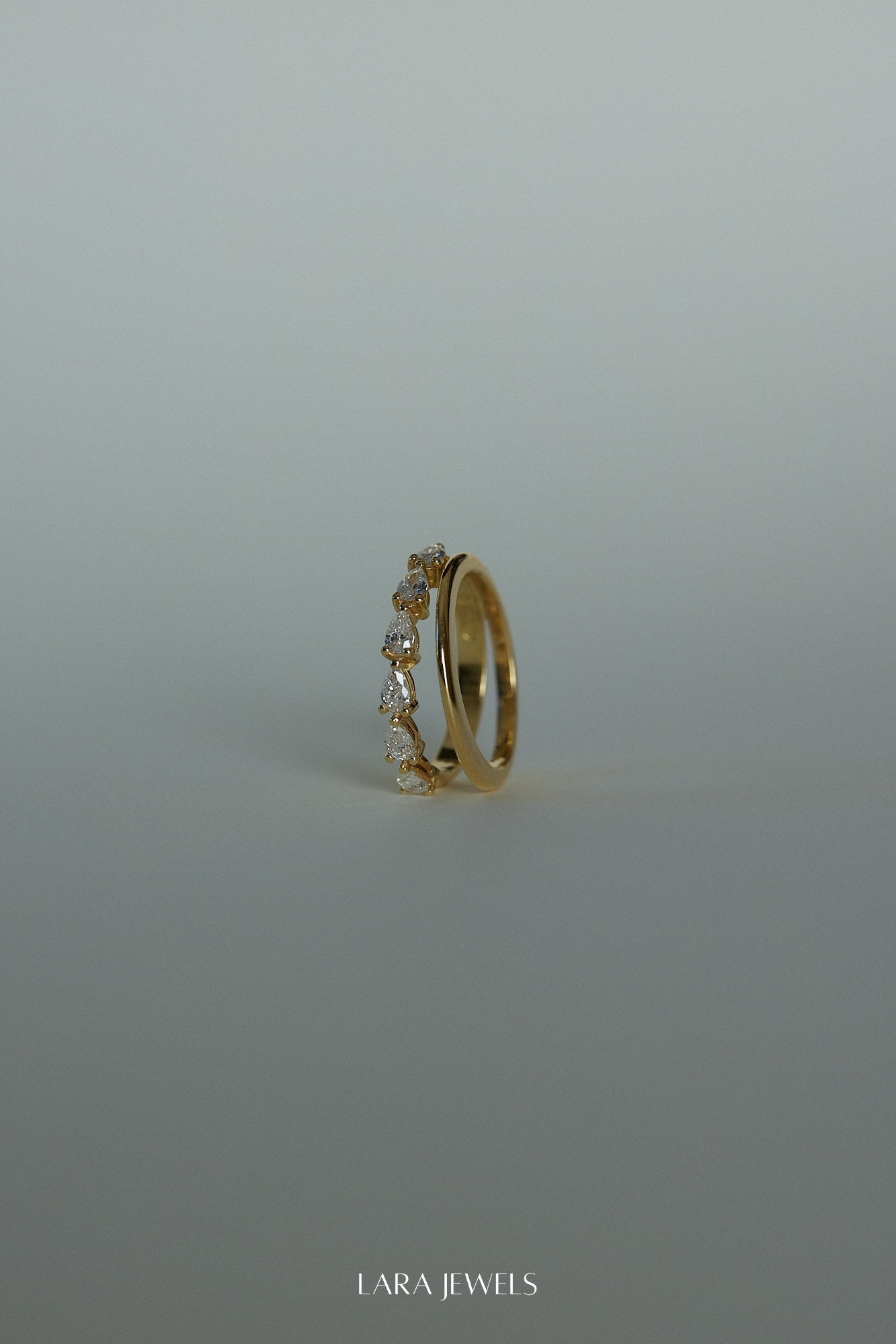 Double Band Pear Diamond Ring 18K Yellow Gold - Detail view