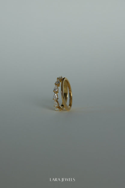 Double Band Pear Diamond Ring 18K Yellow Gold - Detail view