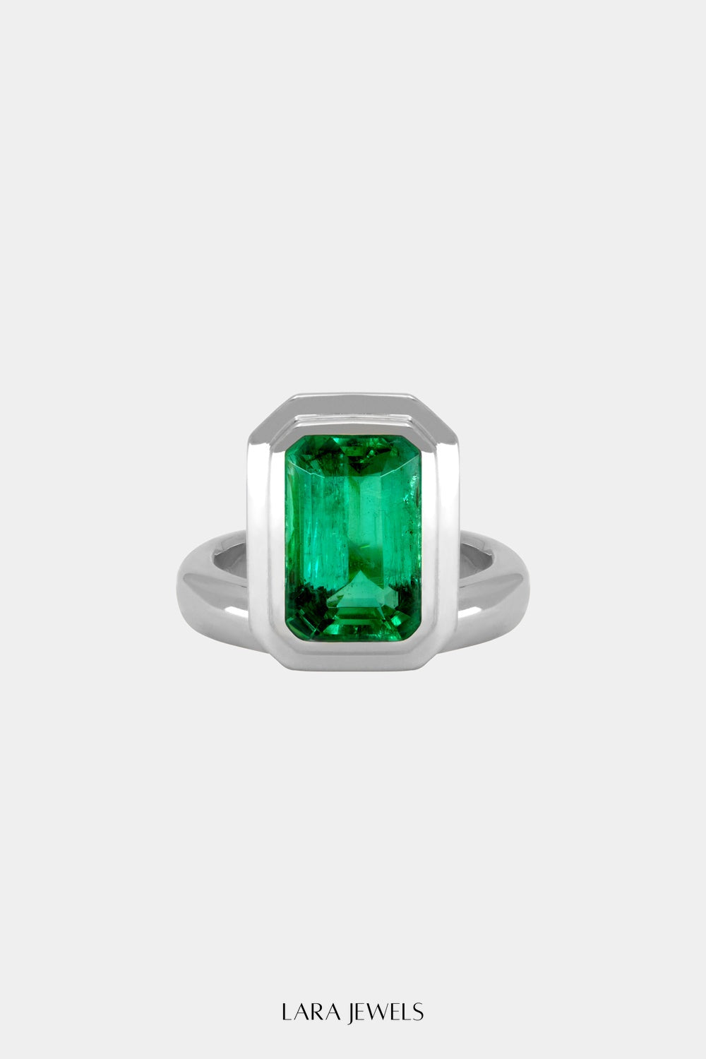 Emerald Bezel Ring 18K Gold - Detail