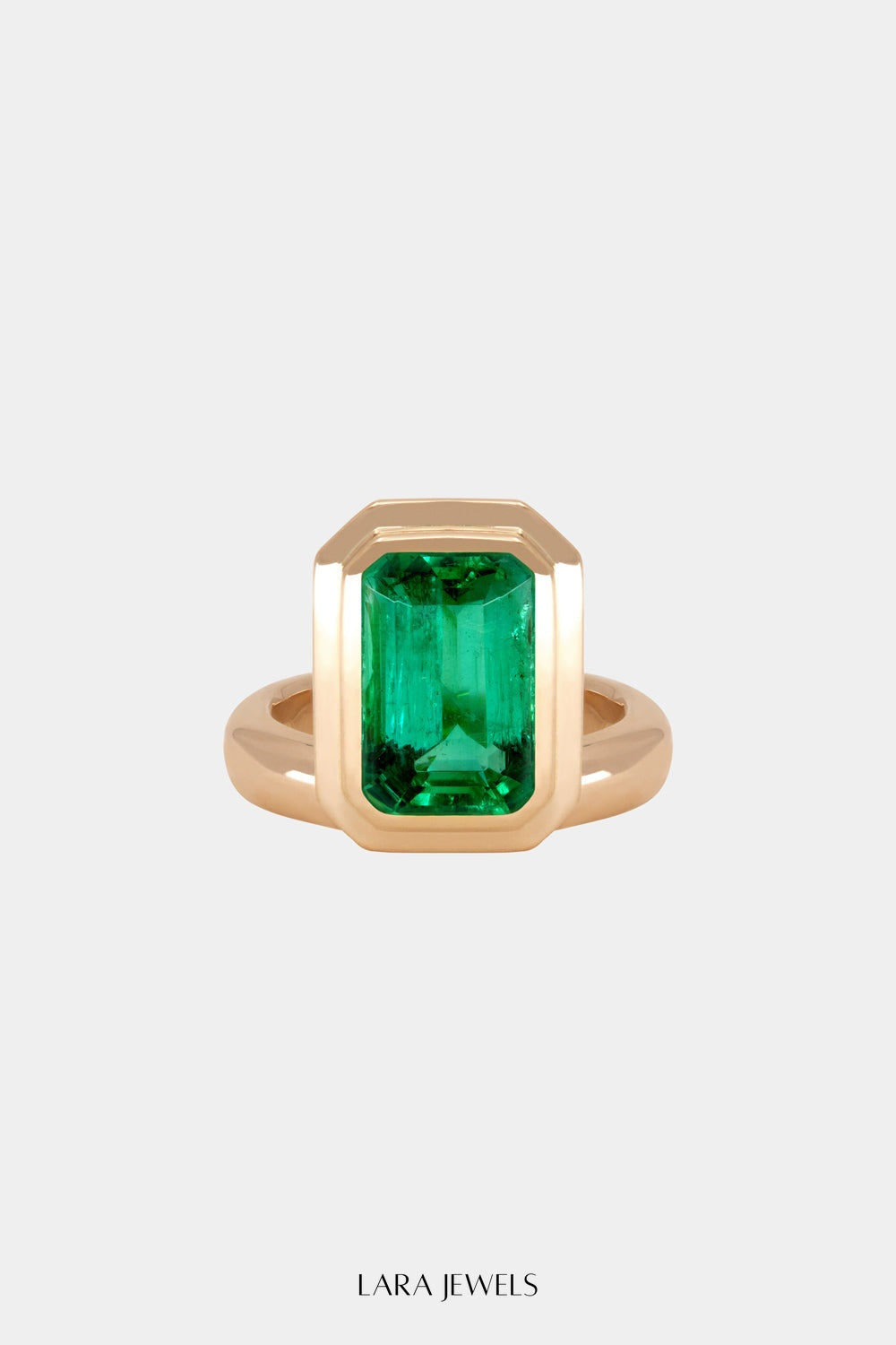 Emerald Bezel Ring 18K Gold - Detail