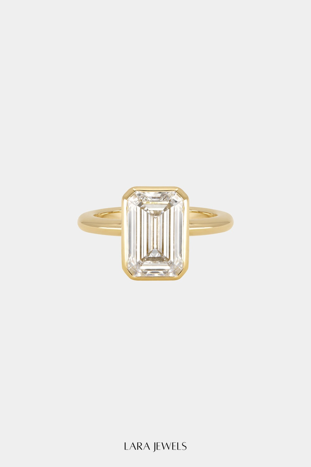 Emerald Diamond Bezel Ring 18K Gold - Front view