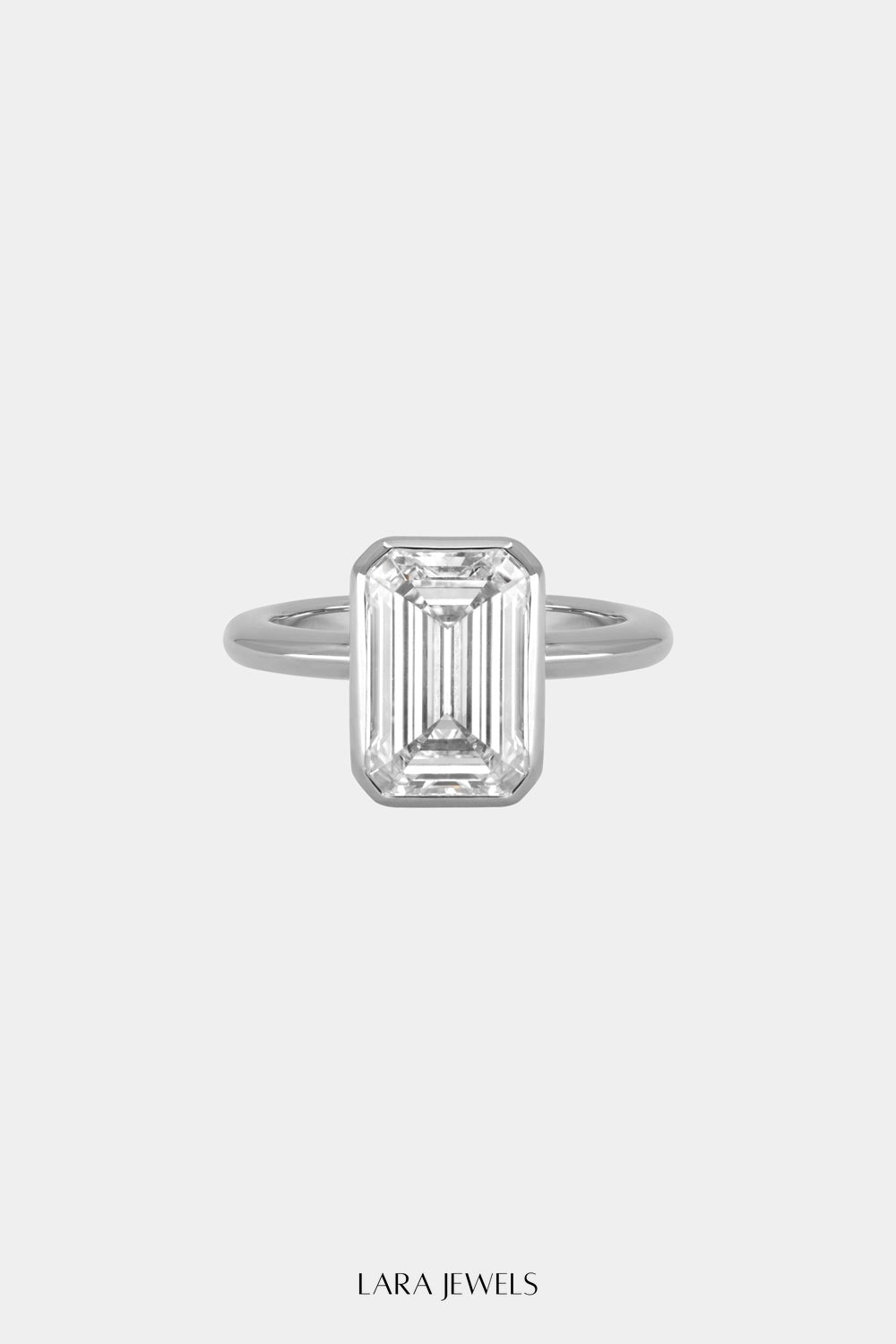 Emerald Diamond Bezel Ring 18K Gold - Detail