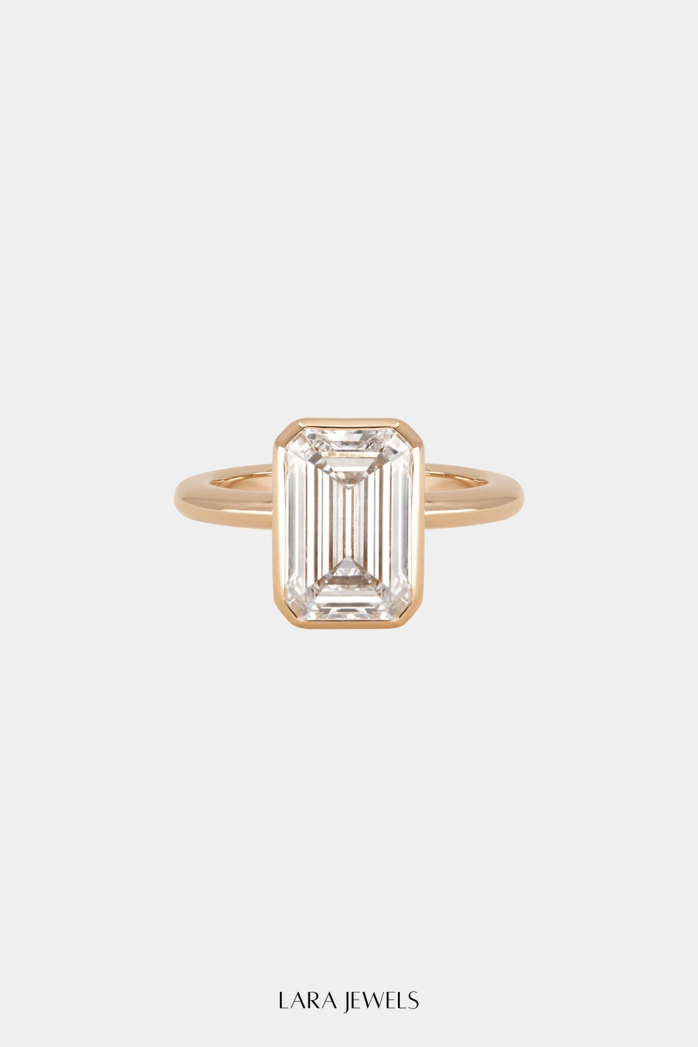 Emerald Diamond Bezel Ring 18K Gold - Detail