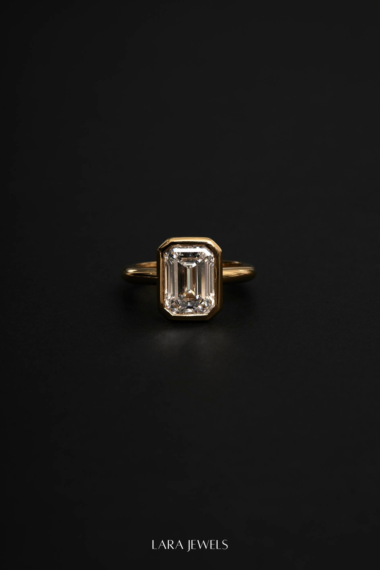 Emerald Diamond Bezel Ring 18K Gold - Back view