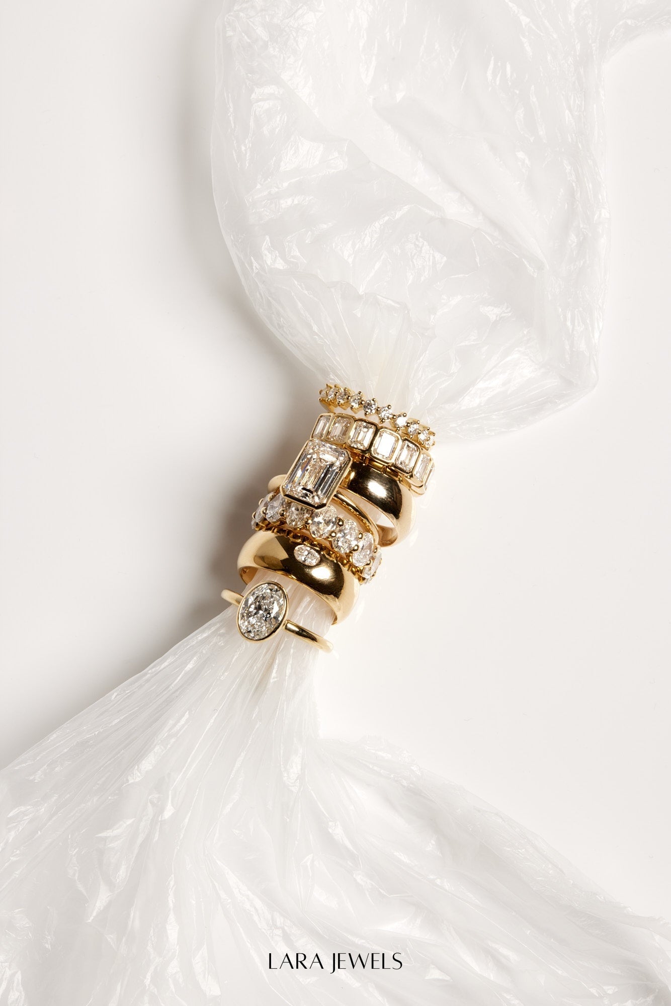 Emerald Diamond Bezel Ring 18K Gold - Detail view