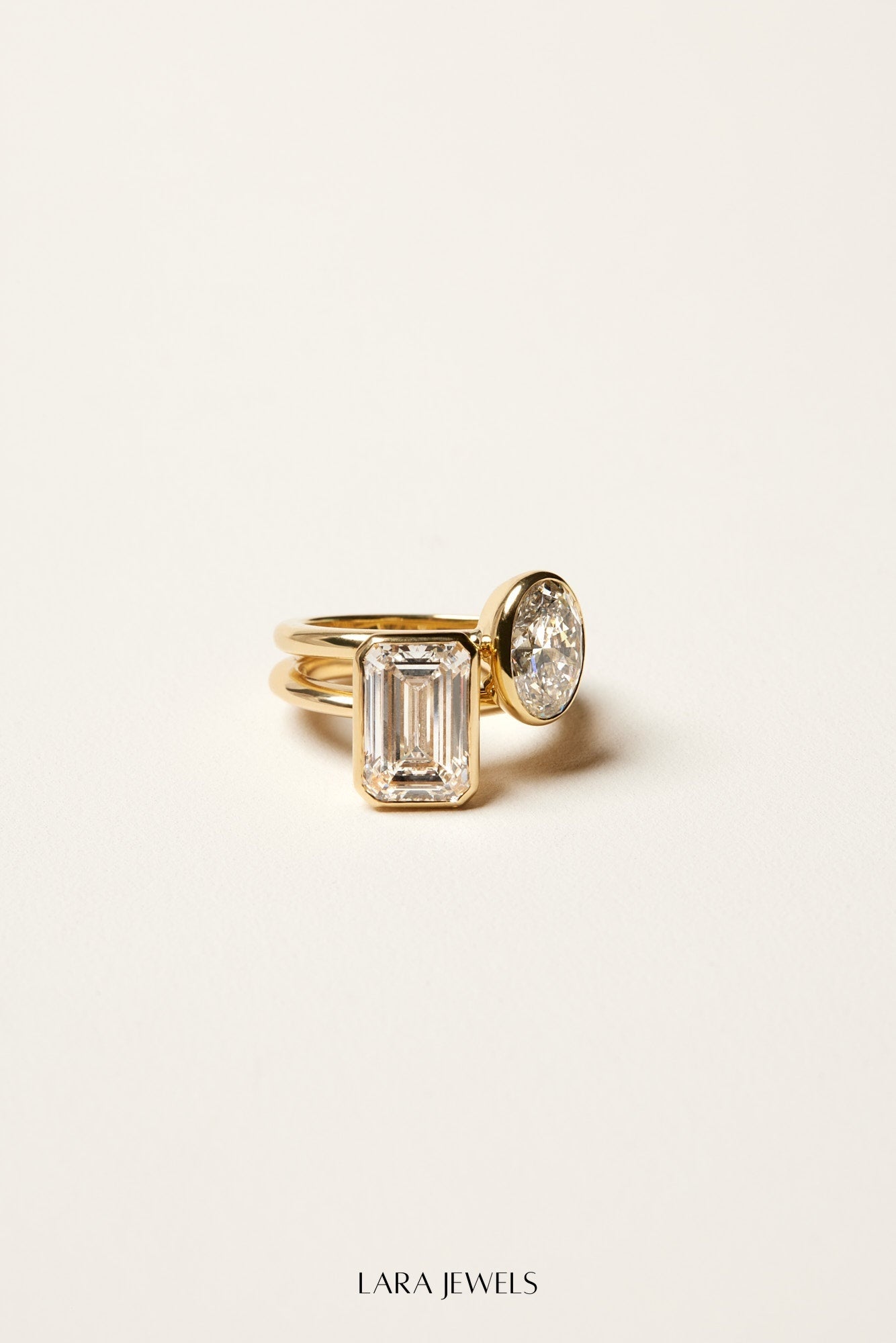 Emerald Diamond Bezel Ring 18K Gold - Detail