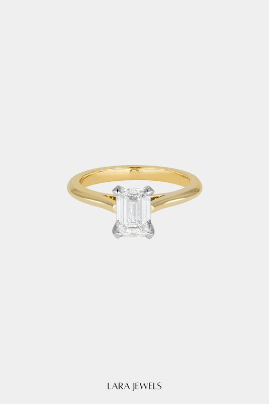 Emerald Diamond Ring 18K Gold - Front view