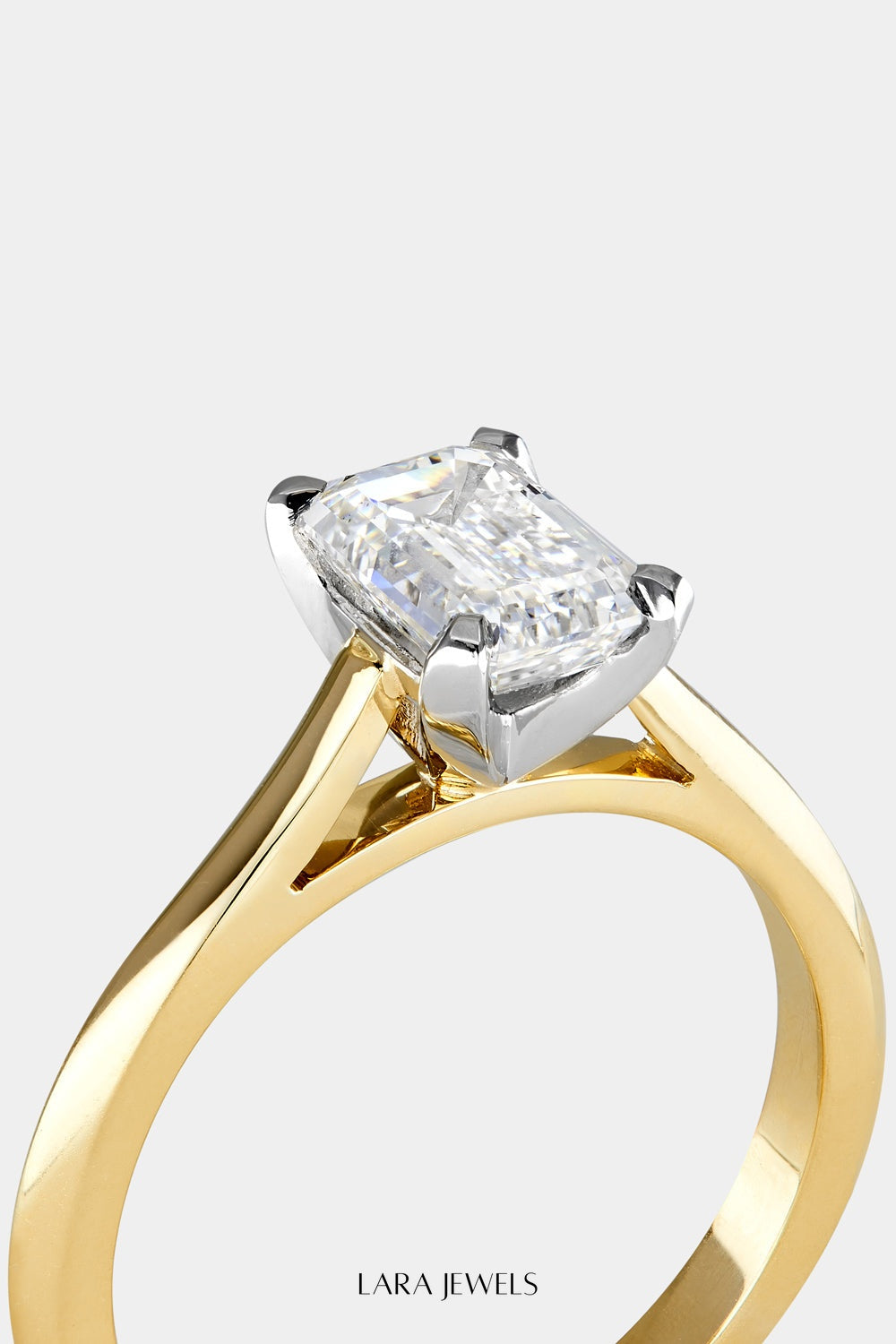 Emerald Diamond Ring 18K Gold - Side view