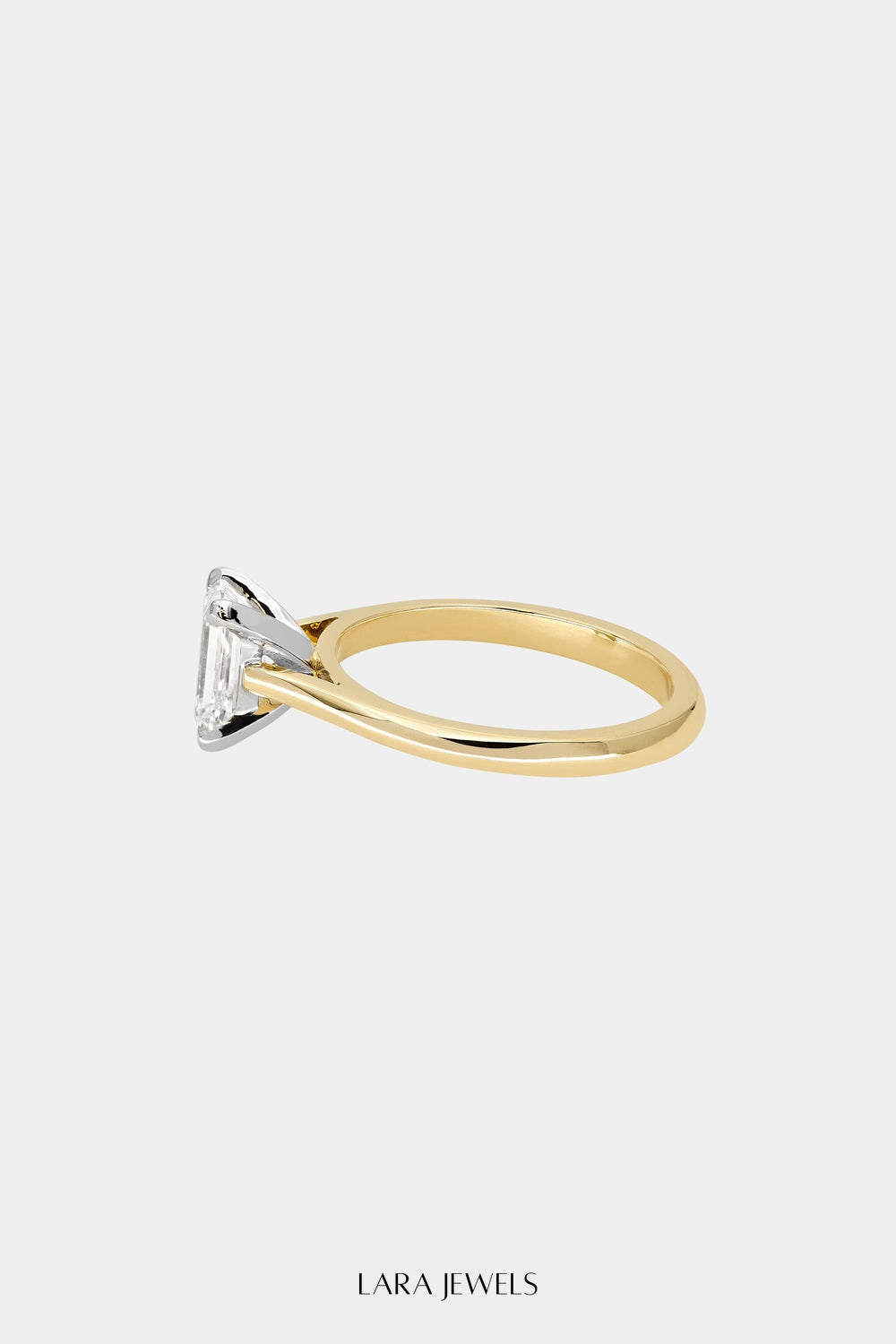 Emerald Diamond Ring 18K Gold - Detail view