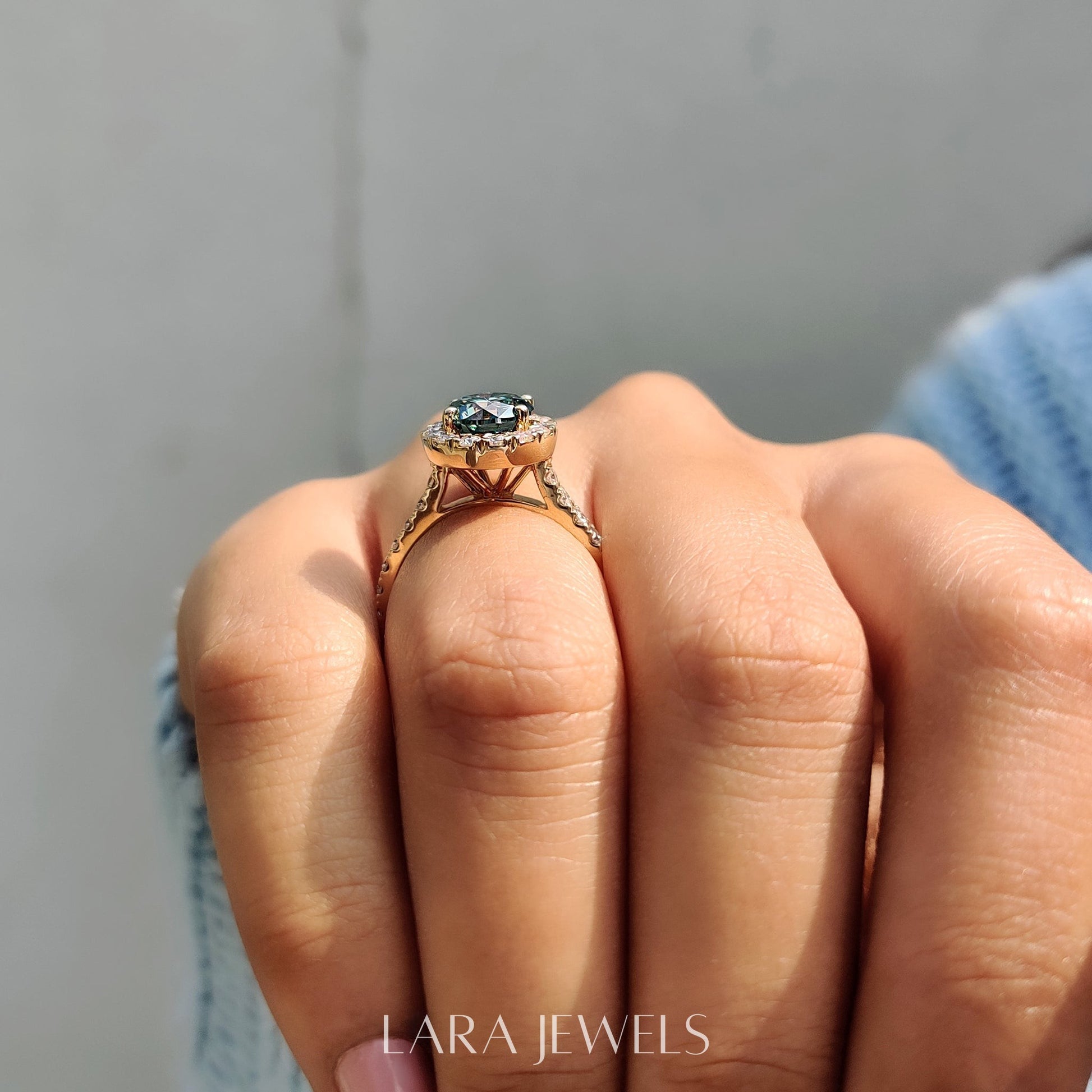 Lab grown round engagement ring in Lara Jewels setting, available in Silver. IGI certified, ethically sourced, handcrafted at Lara Jewels.