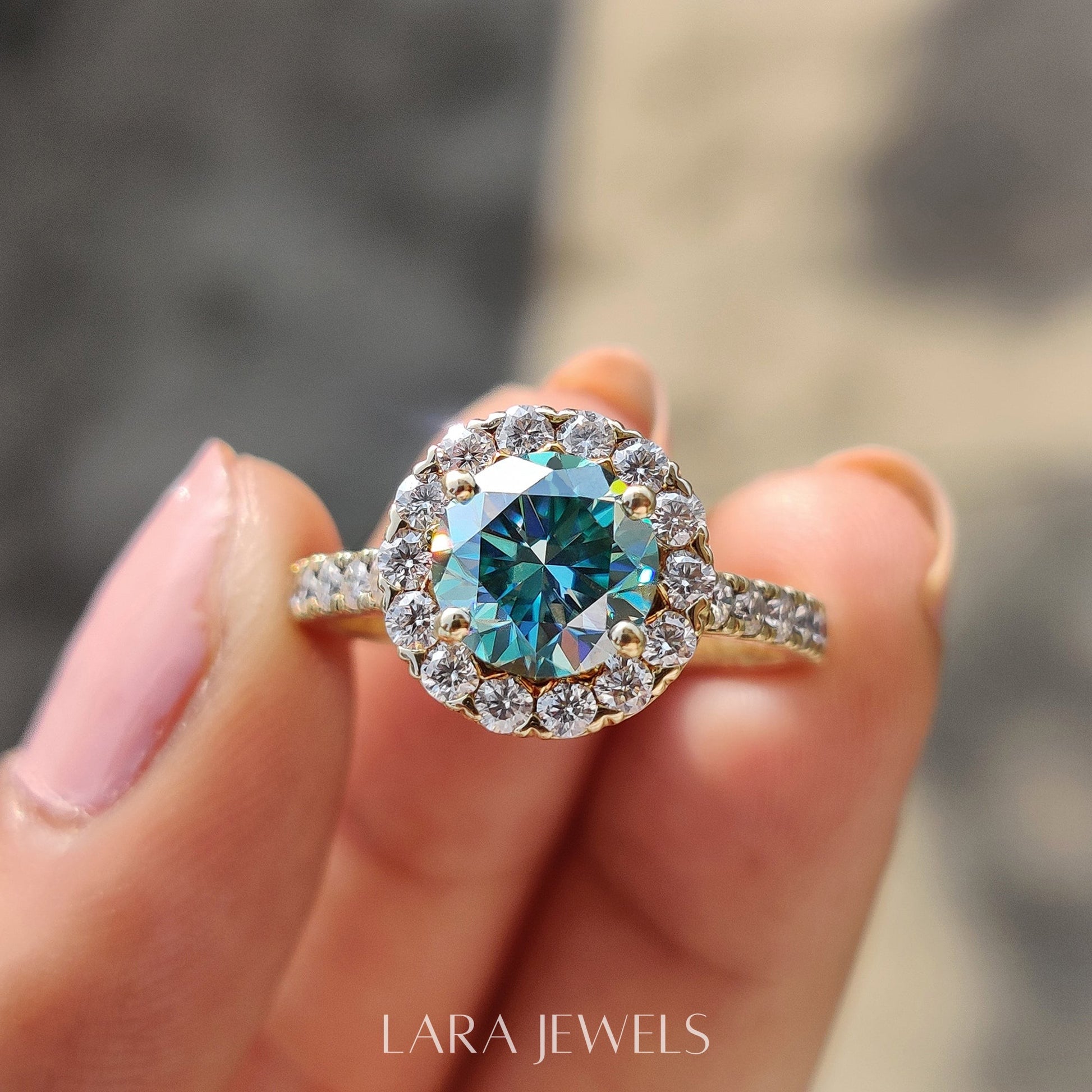 Lab grown round engagement ring in Lara Jewels setting, available in Silver. IGI certified, ethically sourced, handcrafted at Lara Jewels.